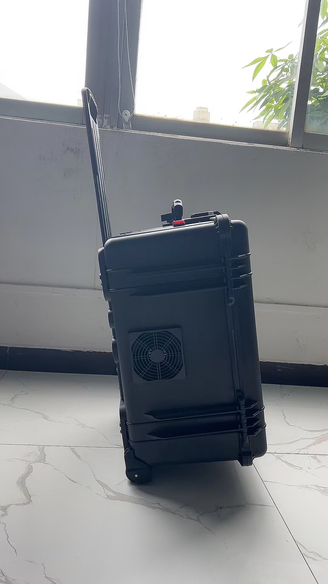 义安手拉箱型移动通信干扰器